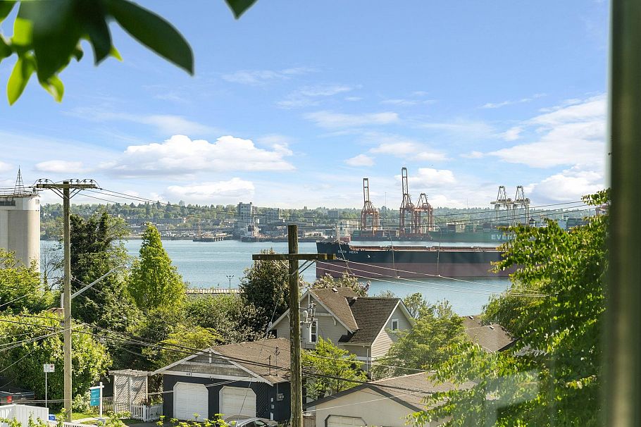 303 365 E 1st Street North Vancouver, BC - 22