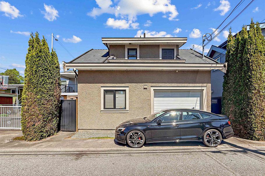 2456 E 45th Avenue Vancouver, BC - 37