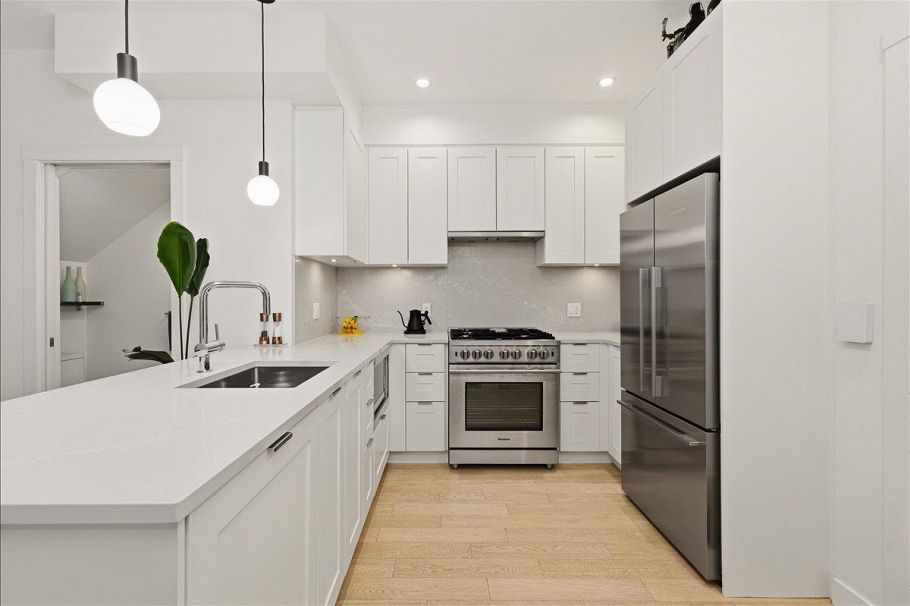 1047 Victoria Drive Vancouver, BC - 9
