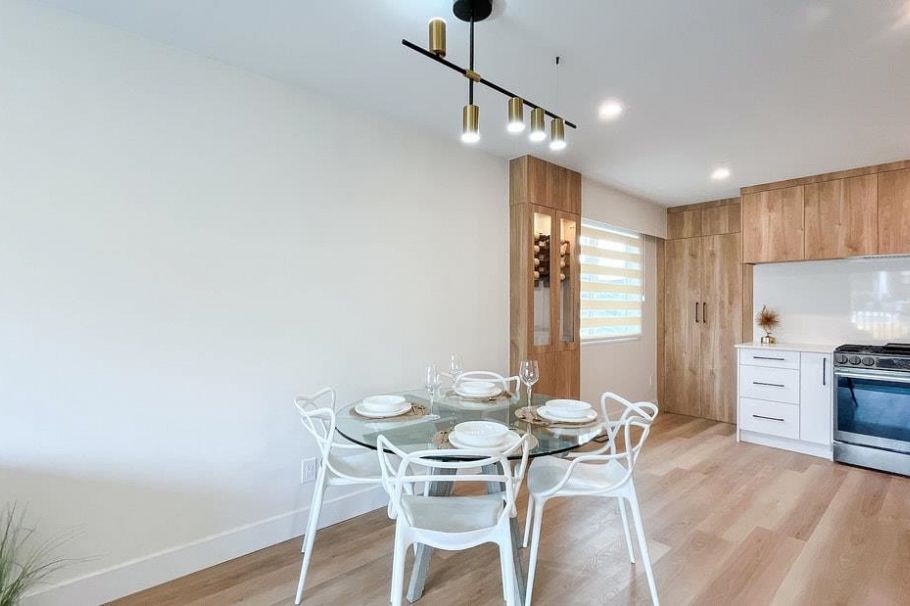 320 E 57th Avenue Vancouver, BC - 5