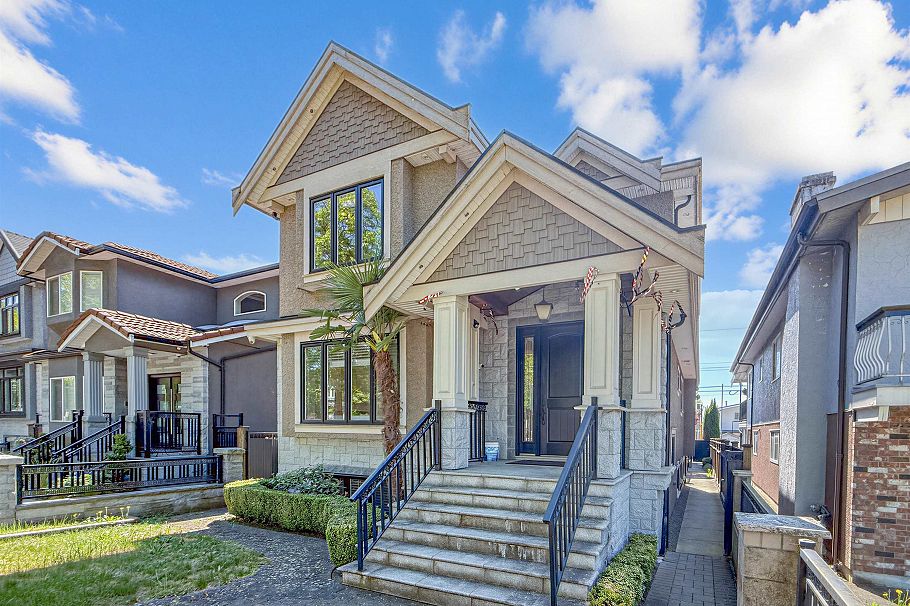 2456 E 45th Avenue Vancouver, BC - 31
