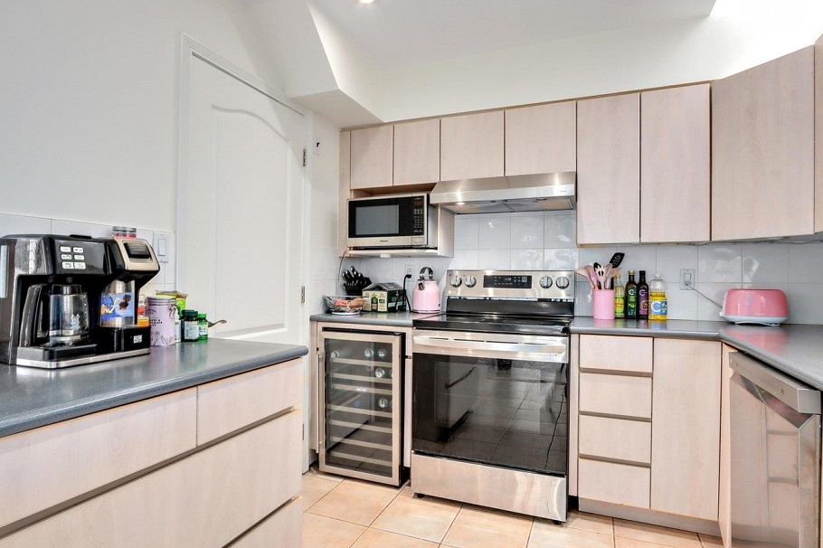2602 Point Grey Road Vancouver, BC - 9