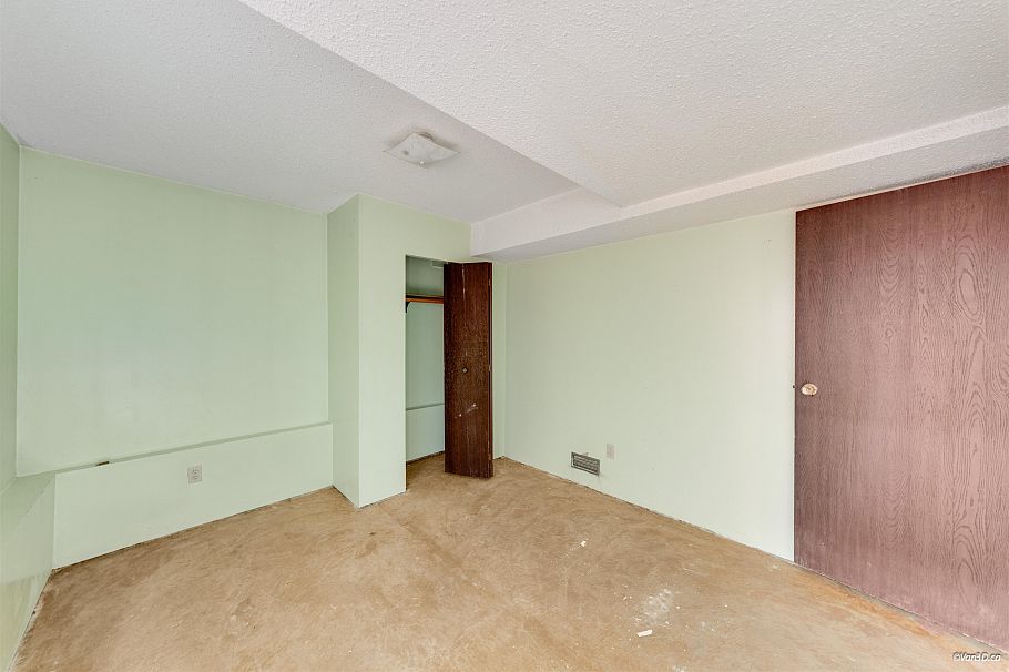 586 E 59th Avenue Vancouver, BC - 24