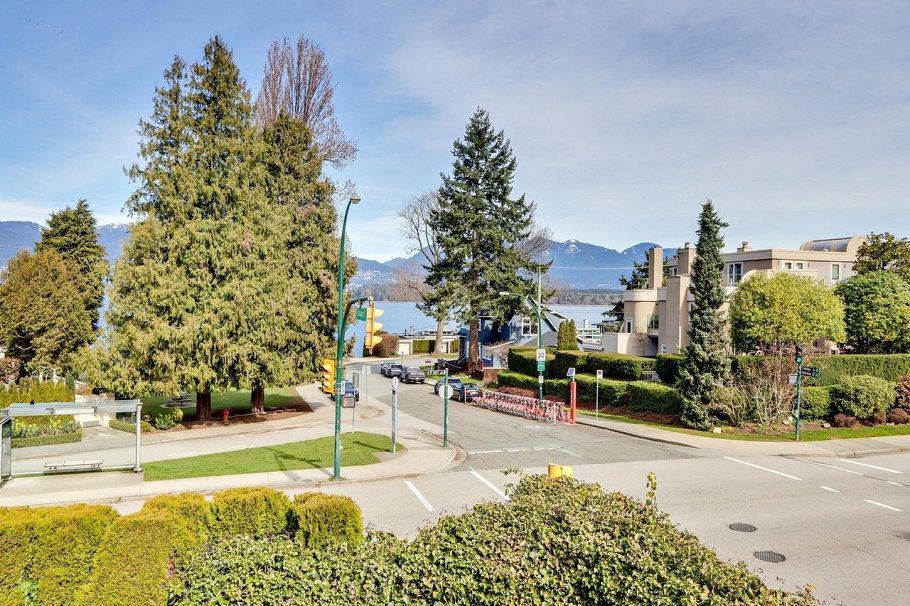 2602 Point Grey Road Vancouver, BC - 14