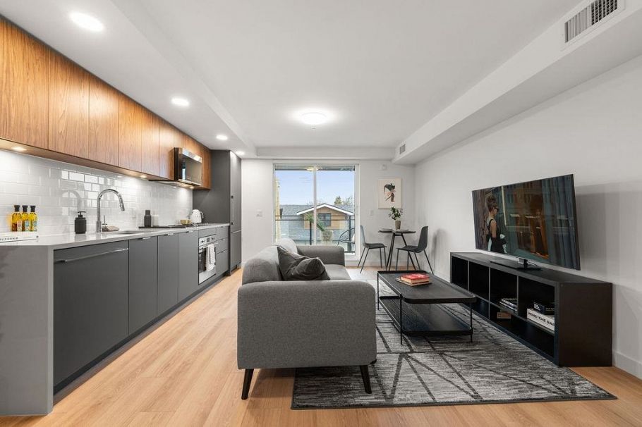 307 2419 Grant Street Vancouver, BC - 1