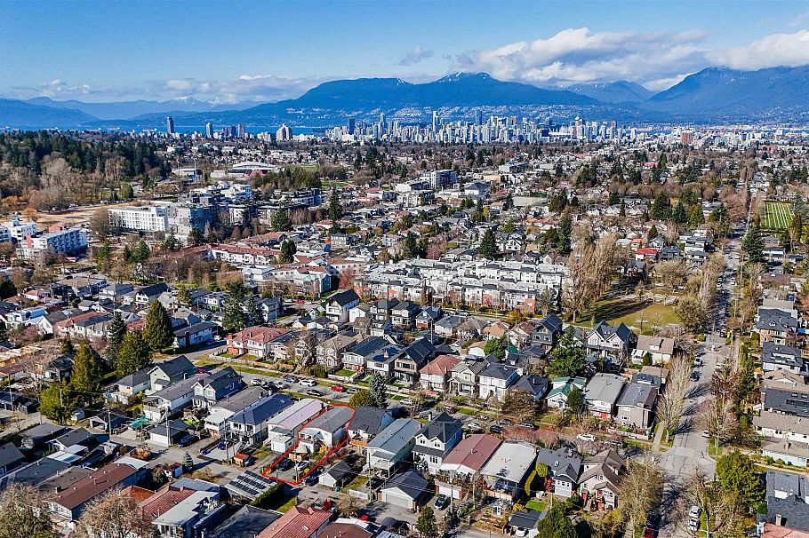 352 E 38th Avenue Vancouver, BC - 24