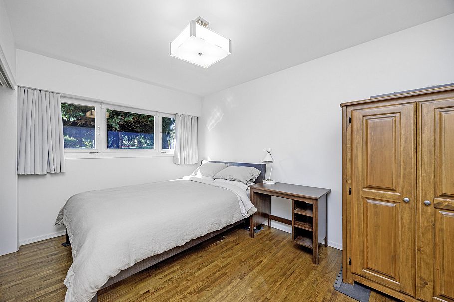 1388 E 20th Street North Vancouver, BC - 12