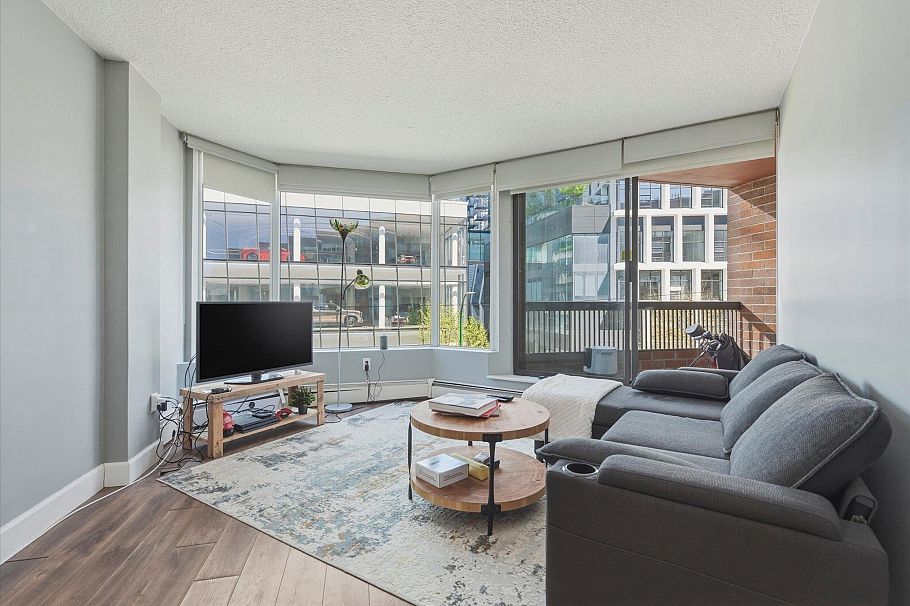 407 950 Drake Street Vancouver, BC - 1