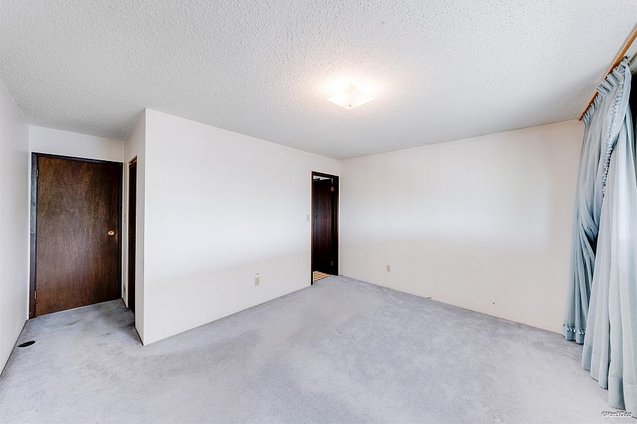 586 E 59th Avenue Vancouver, BC - 33