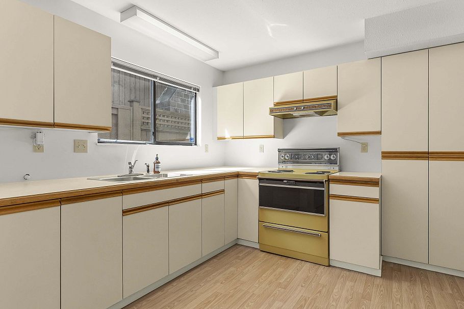 3765 W 30th Avenue Vancouver, BC - 32