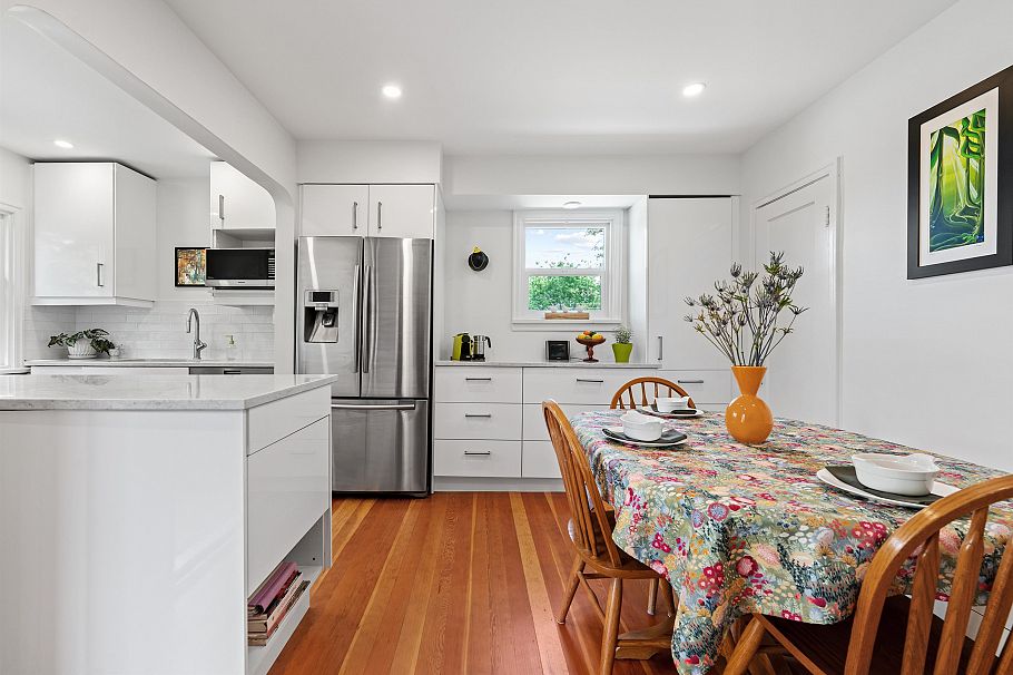 38 N Slocan Street Vancouver, BC - 5