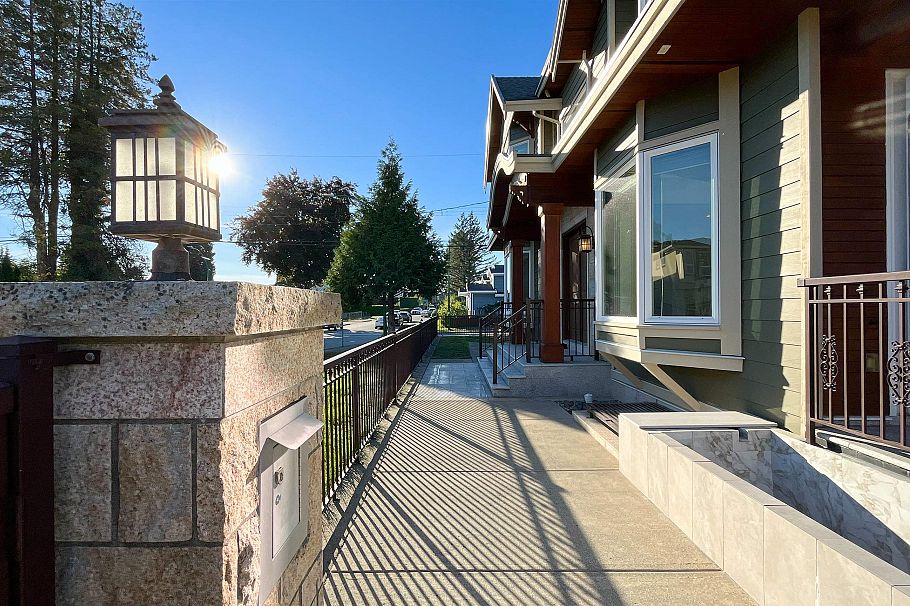 4319 Greta Street Burnaby, BC - 2