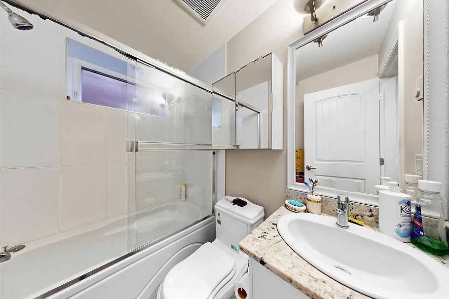 2456 E 45th Avenue Vancouver, BC - 28