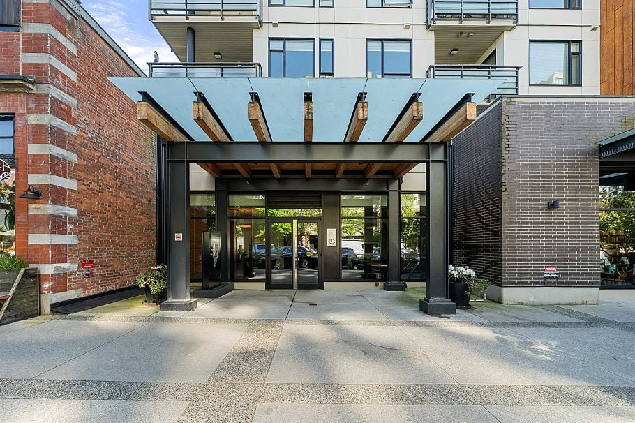301 123 W 1st Street North Vancouver, BC - 1