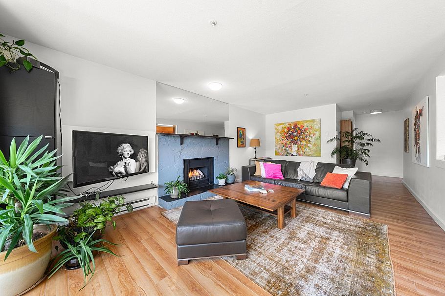 202 1000 Bowron Court North Vancouver, BC - 2