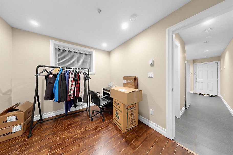 2456 E 45th Avenue Vancouver, BC - 21