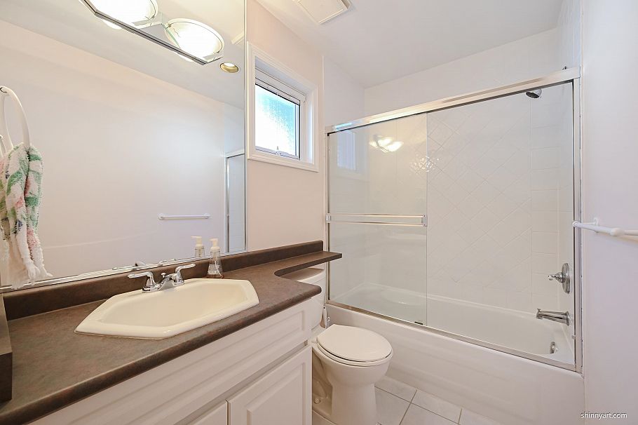 1933 W 42nd Avenue Vancouver, BC - 32