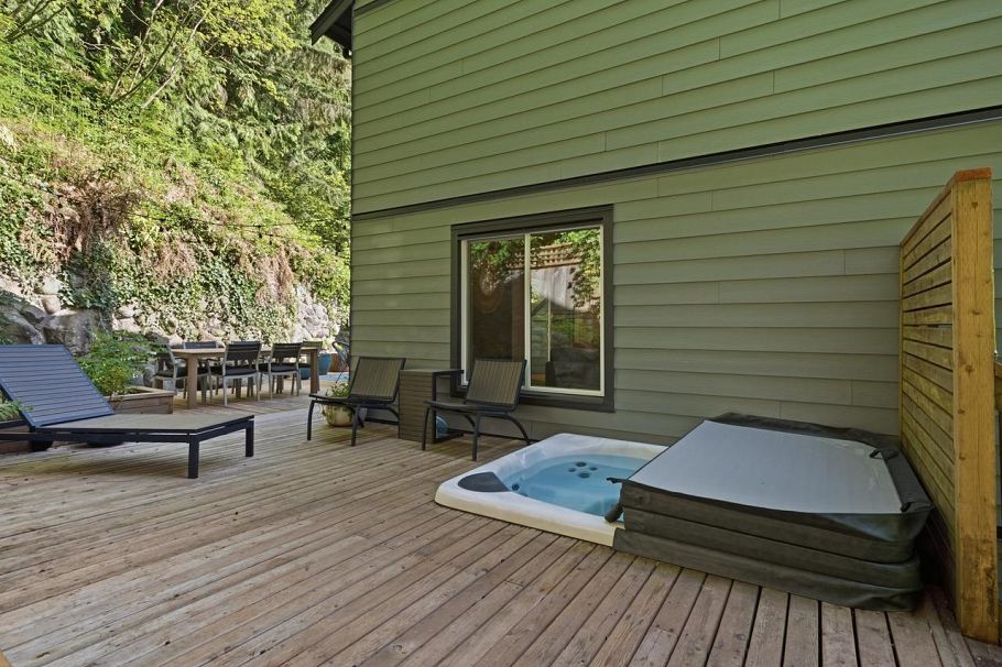 1516 Mcnair Drive North Vancouver, BC - 24