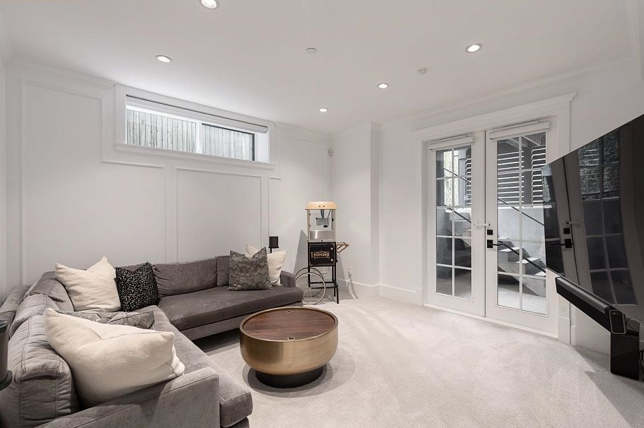 2958 W 40th Avenue Vancouver, BC - 32
