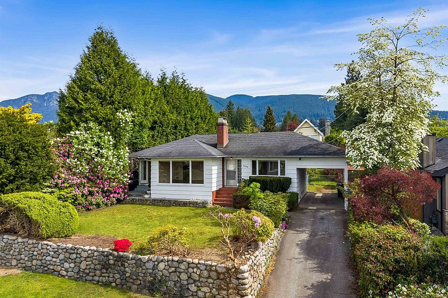 2762 Newmarket Drive North Vancouver, BC - 3
