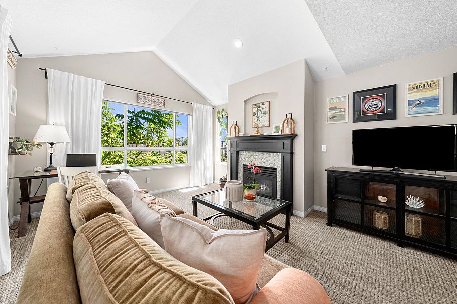 303 365 E 1st Street North Vancouver, BC - 6