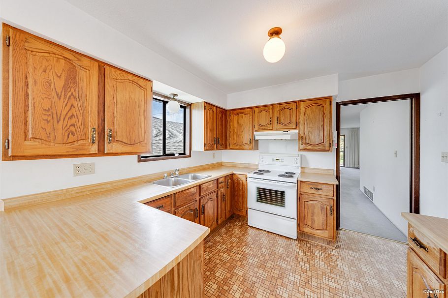 586 E 59th Avenue Vancouver, BC - 15