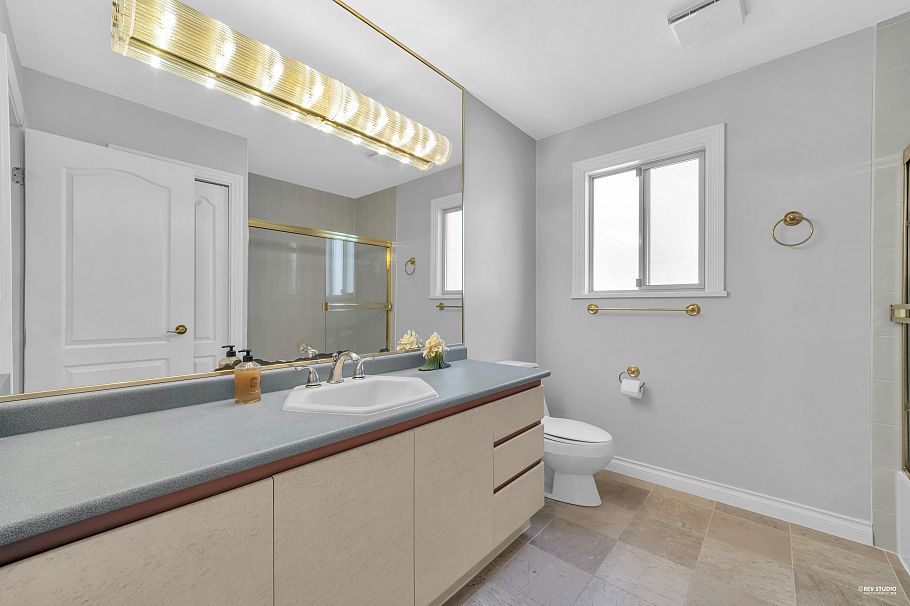 2986 W 35th Avenue Vancouver, BC - 18