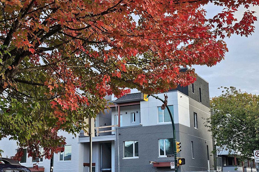 316 2250 E 1 Avenue Vancouver, BC - 1