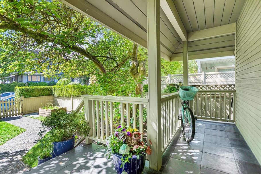 805 W 14th Avenue Vancouver, BC - 4