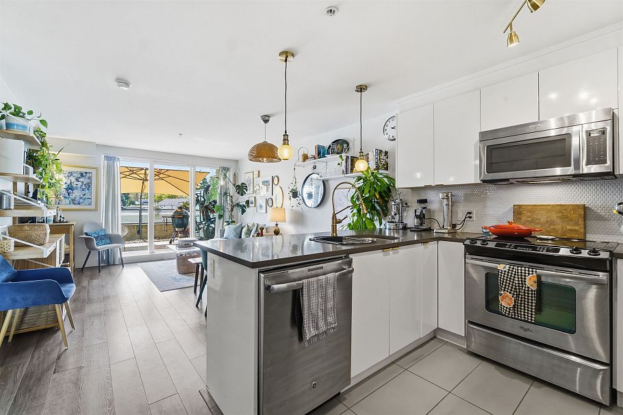 212 4338 Commercial Street Vancouver, BC - 12