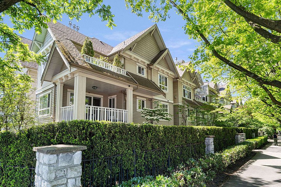 303 365 E 1st Street North Vancouver, BC - 27
