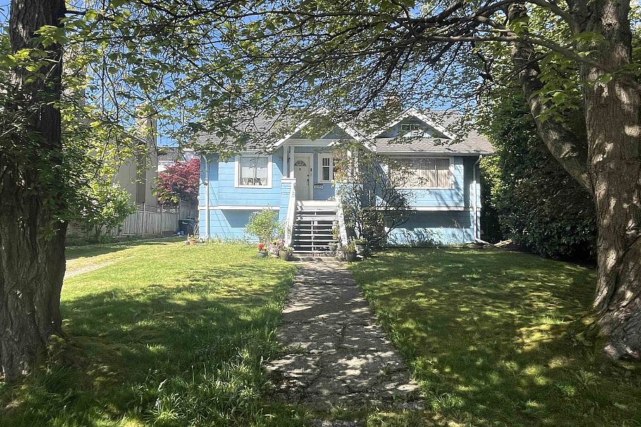 1025 W 57th Avenue Vancouver, BC - 2
