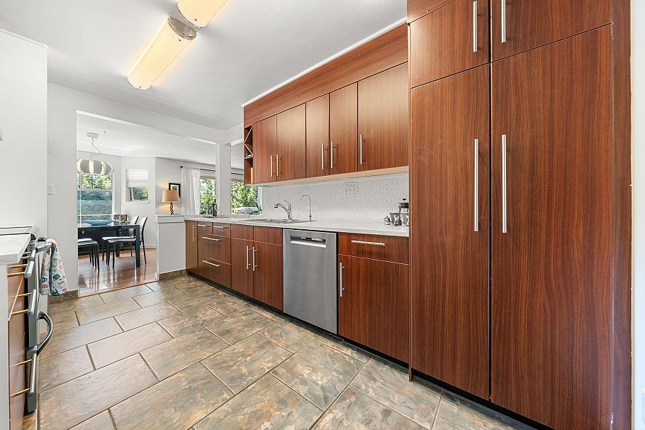 202 1000 Bowron Court North Vancouver, BC - 9
