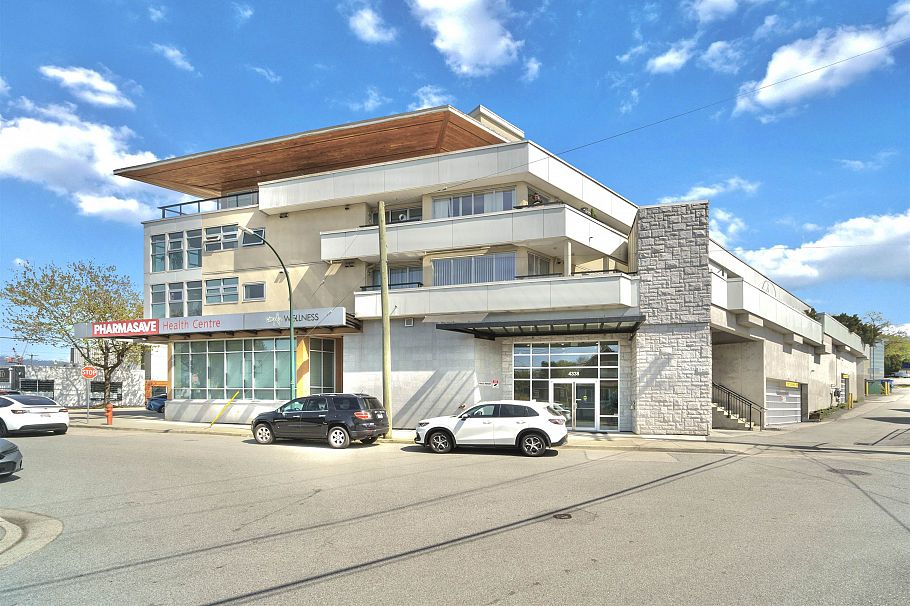 212 4338 Commercial Street Vancouver, BC - 4