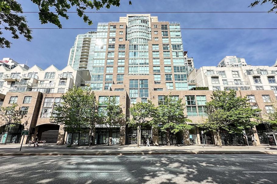 401 1159 Main Street Vancouver, BC - 1