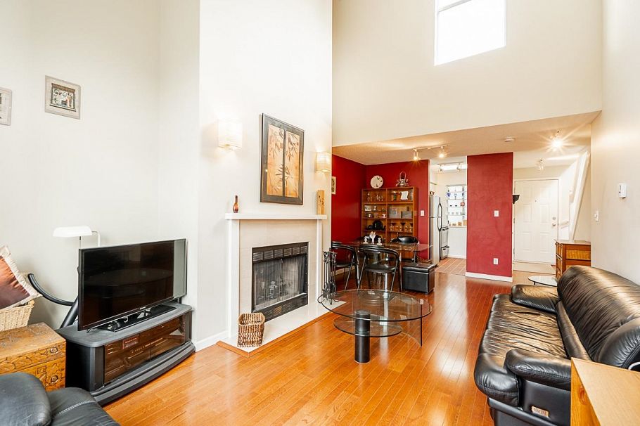 304 592 W 16th Avenue Vancouver, BC - 1