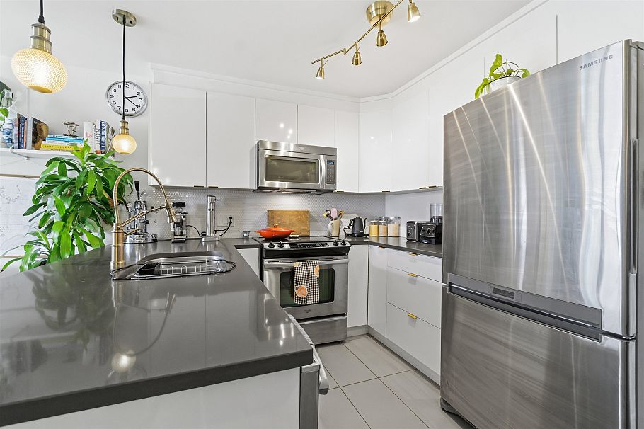 212 4338 Commercial Street Vancouver, BC - 15