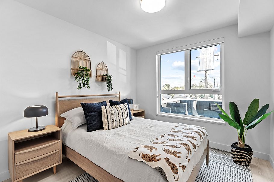 303 2419 Grant Street Vancouver, BC - 21