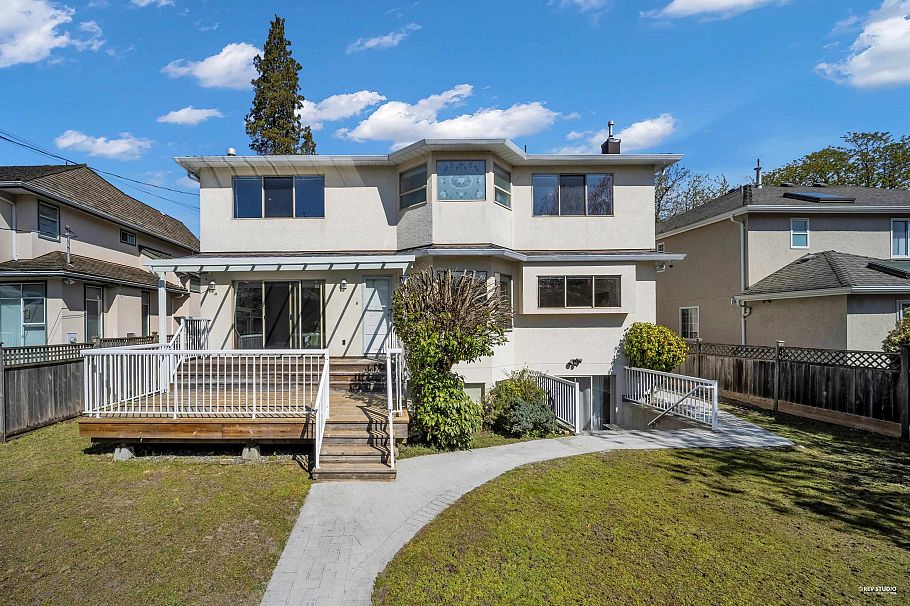 2986 W 35th Avenue Vancouver, BC - 32