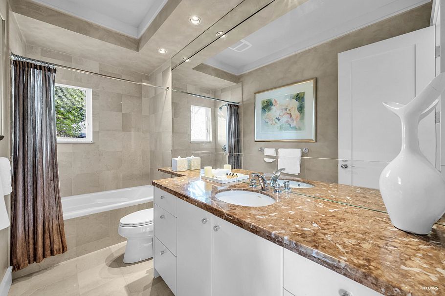 2722 W 31st Avenue Vancouver, BC - 25