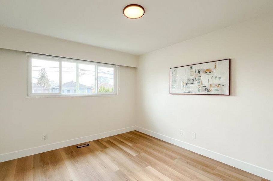 320 E 57th Avenue Vancouver, BC - 12