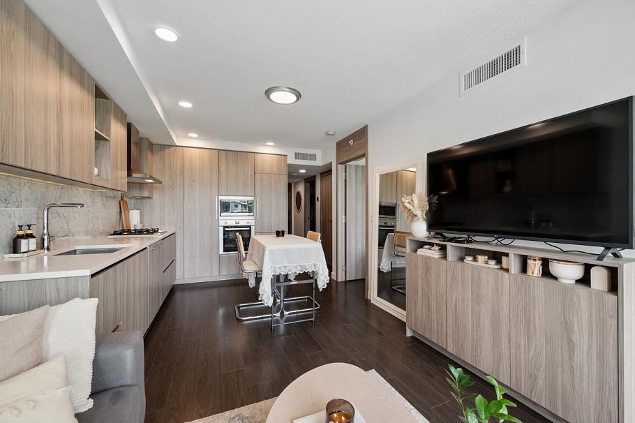 911 8800 Hazelbridge Way Richmond, BC - 9