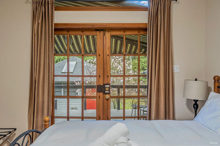 3174 W 10th Avenue Vancouver, BC - 23