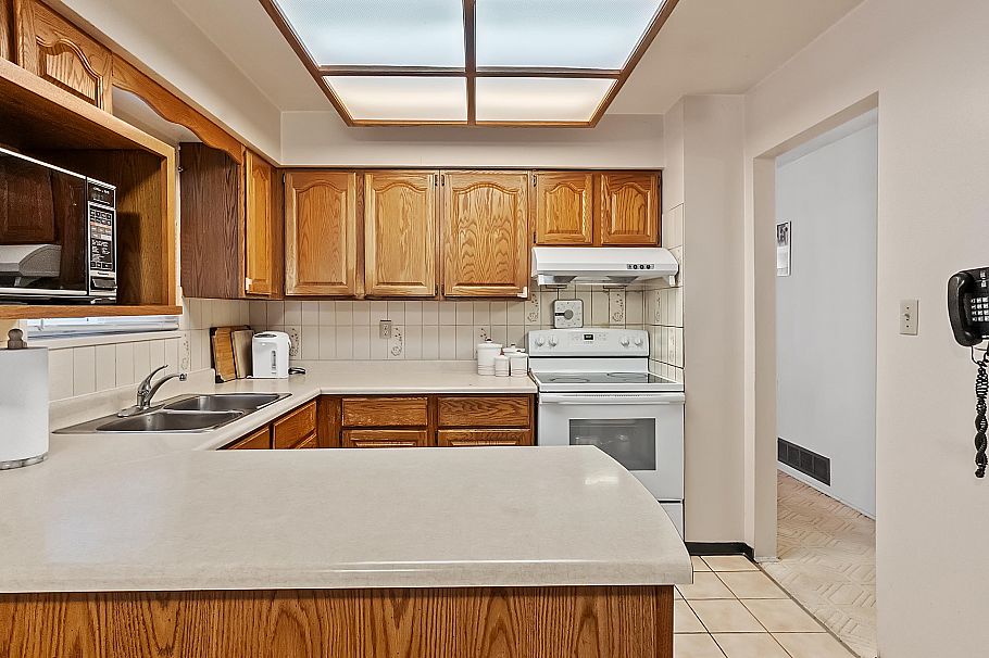 352 E 38th Avenue Vancouver, BC - 7