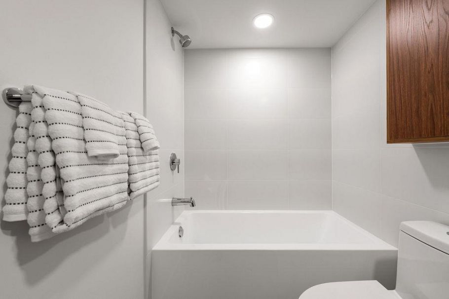 307 2419 Grant Street Vancouver, BC - 15
