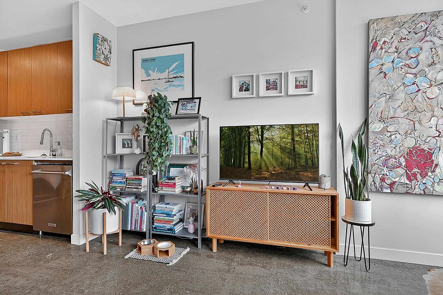 417 221 Union Street Vancouver, BC - 3