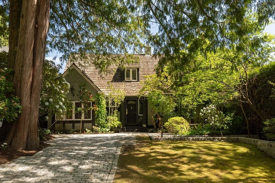 5976 Alma Street Vancouver, BC - 1