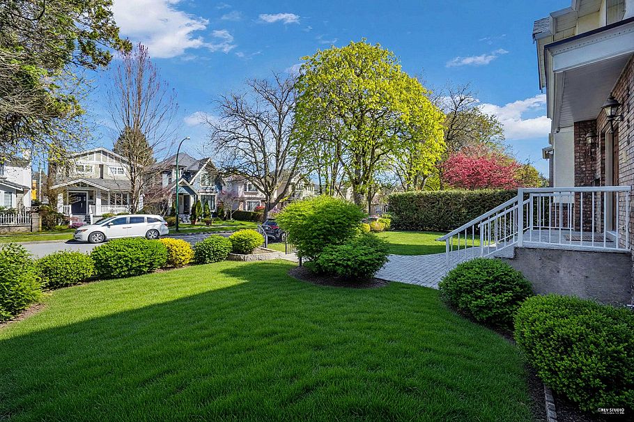 2986 W 35th Avenue Vancouver, BC - 30
