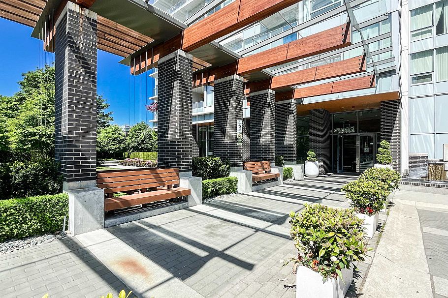 2208 5883 Barker Avenue Burnaby, BC - 2