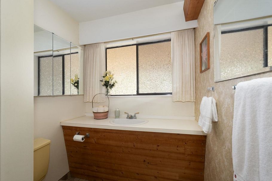 4057 Violet Street North Vancouver, BC - 32